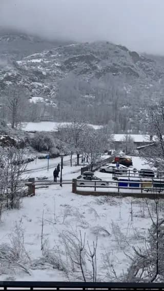 Vistas desde el apartamento Encanto de Benasque en invierno con nieve