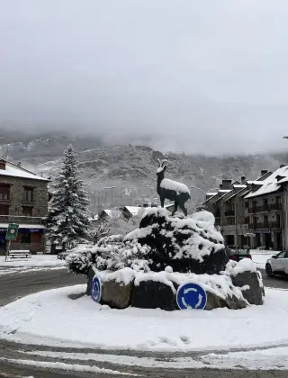 Entrada a Benasque con nieve en Invierno