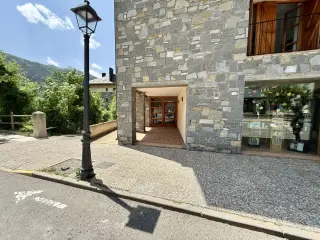 Portal y escaleras de acceso al apartamento