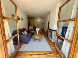 Salón visto desde la terraza del apartamento El Encanto de Benasque