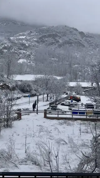 Vistas desde el apartamento Encanto de Benasque en invierno con nieve